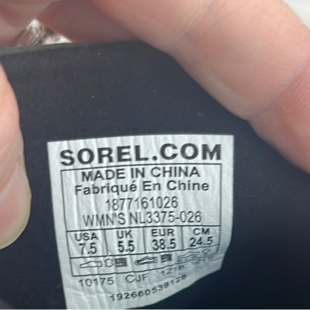 Sorel Quilted Lace-Up Wedge Boots in Olive Green with Cream Laces - Picture 5 of 5